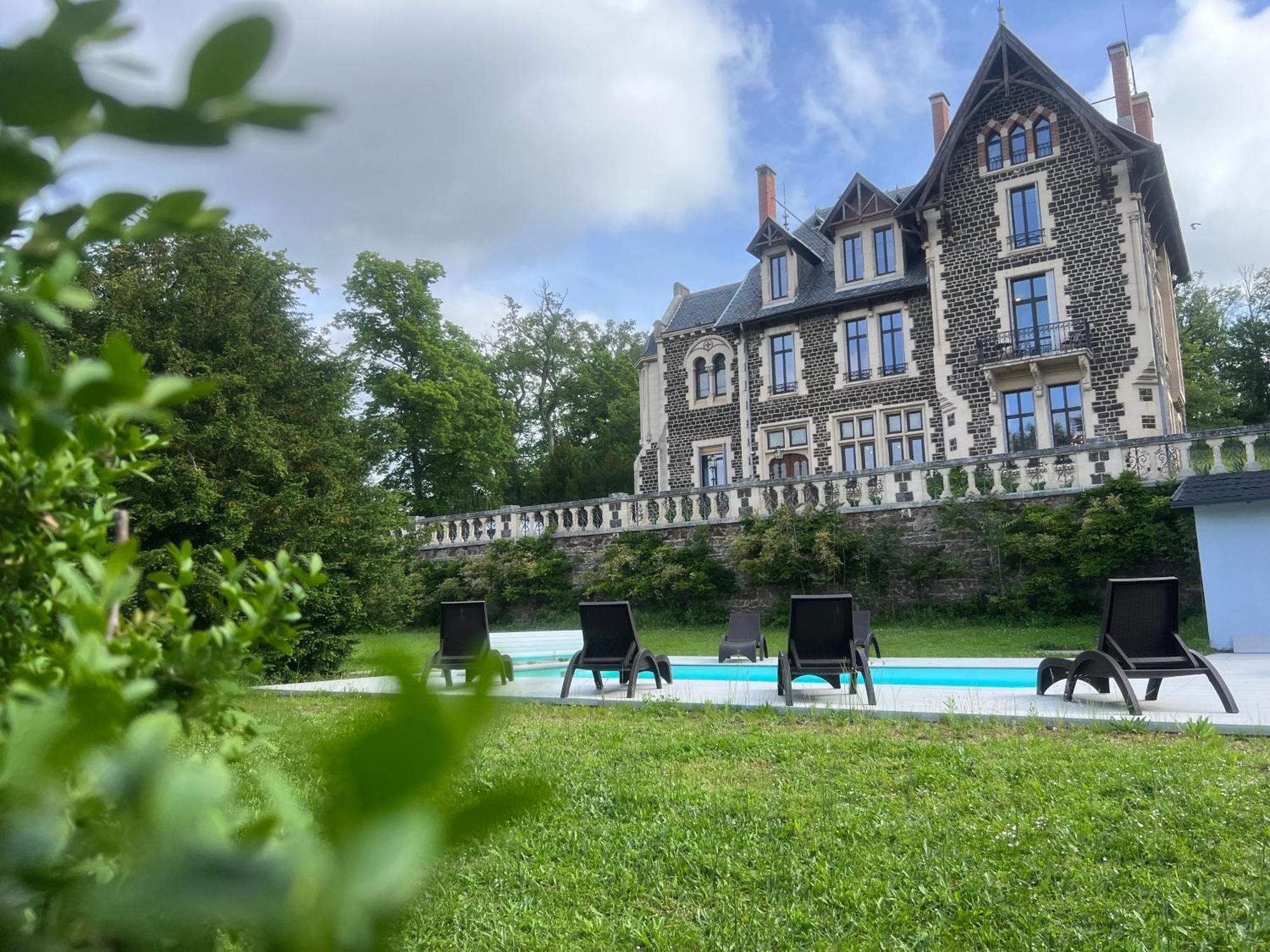 Manoir Des Reves Sauvages Hotell Parentignat Exteriör bild