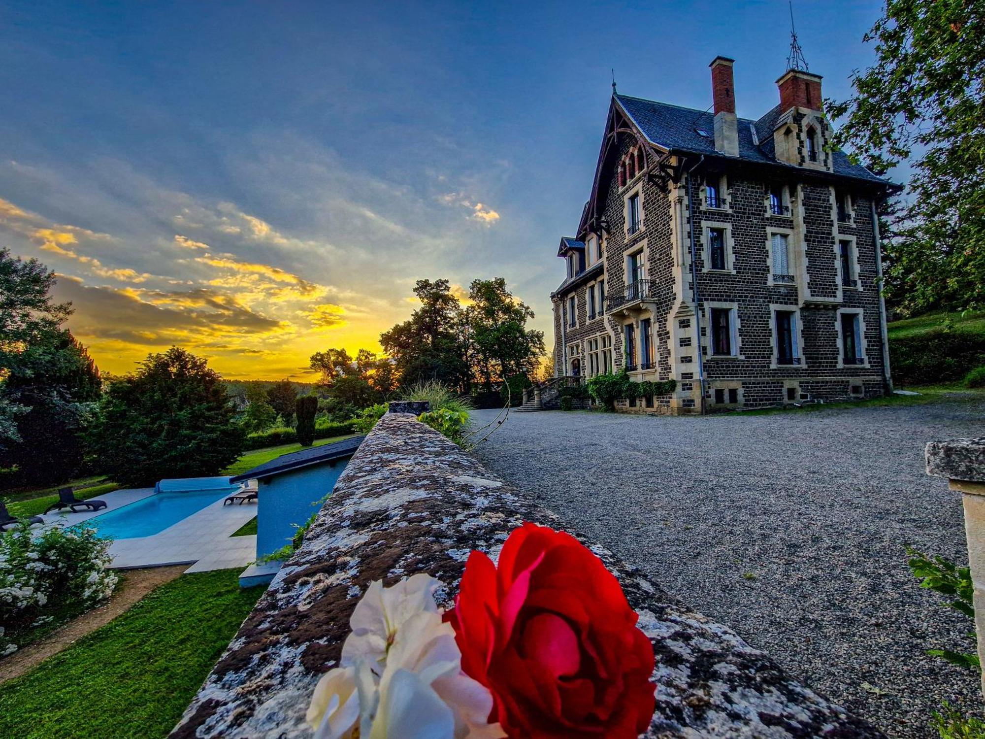 Manoir Des Reves Sauvages Hotell Parentignat Exteriör bild