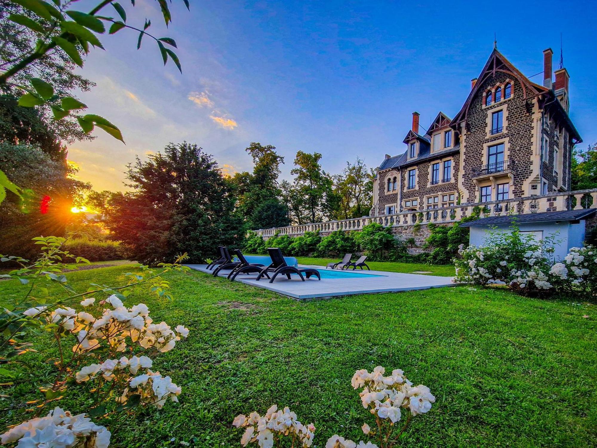Manoir Des Reves Sauvages Hotell Parentignat Exteriör bild