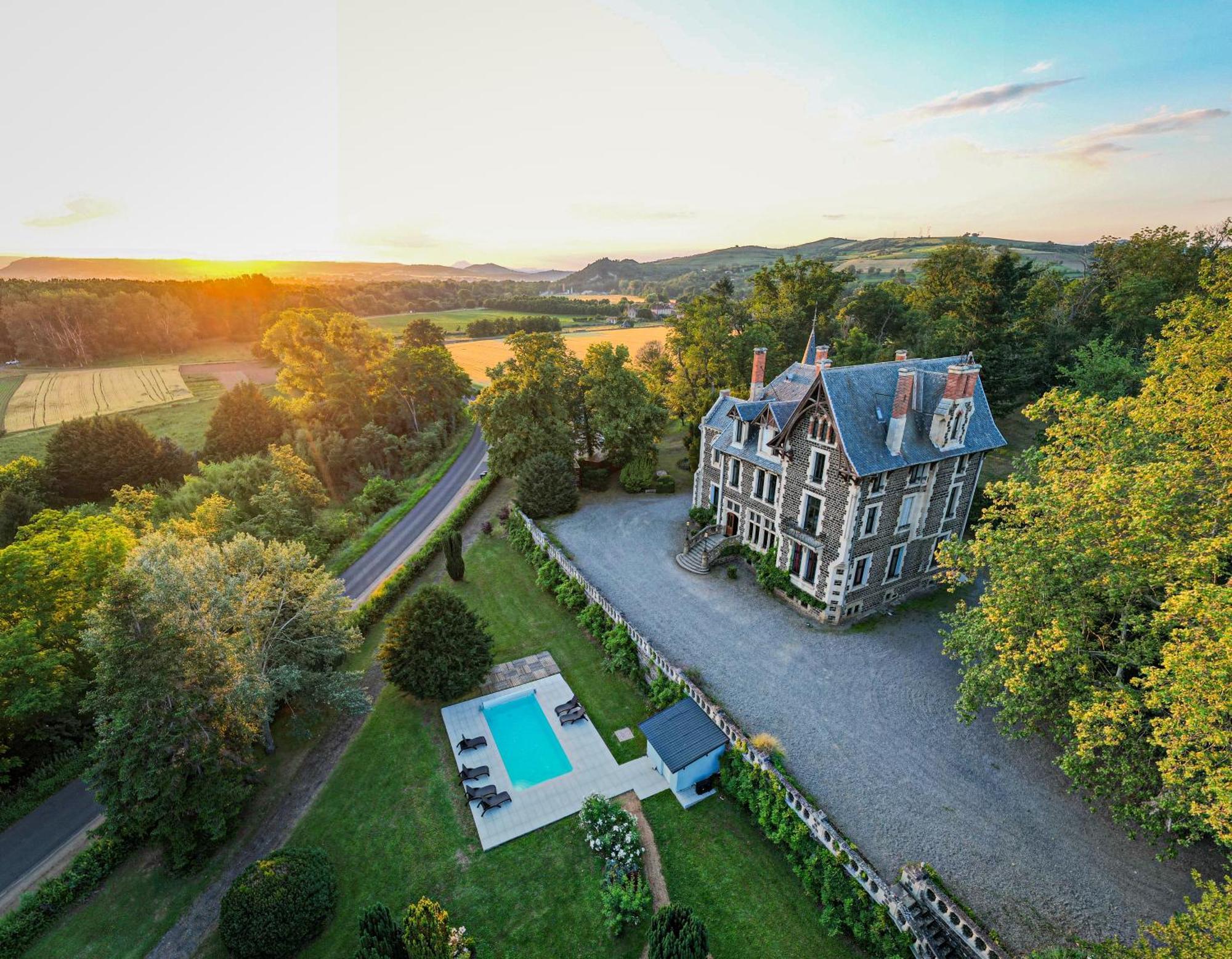 Manoir Des Reves Sauvages Hotell Parentignat Exteriör bild