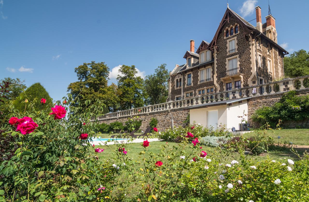 Manoir Des Reves Sauvages Hotell Parentignat Exteriör bild